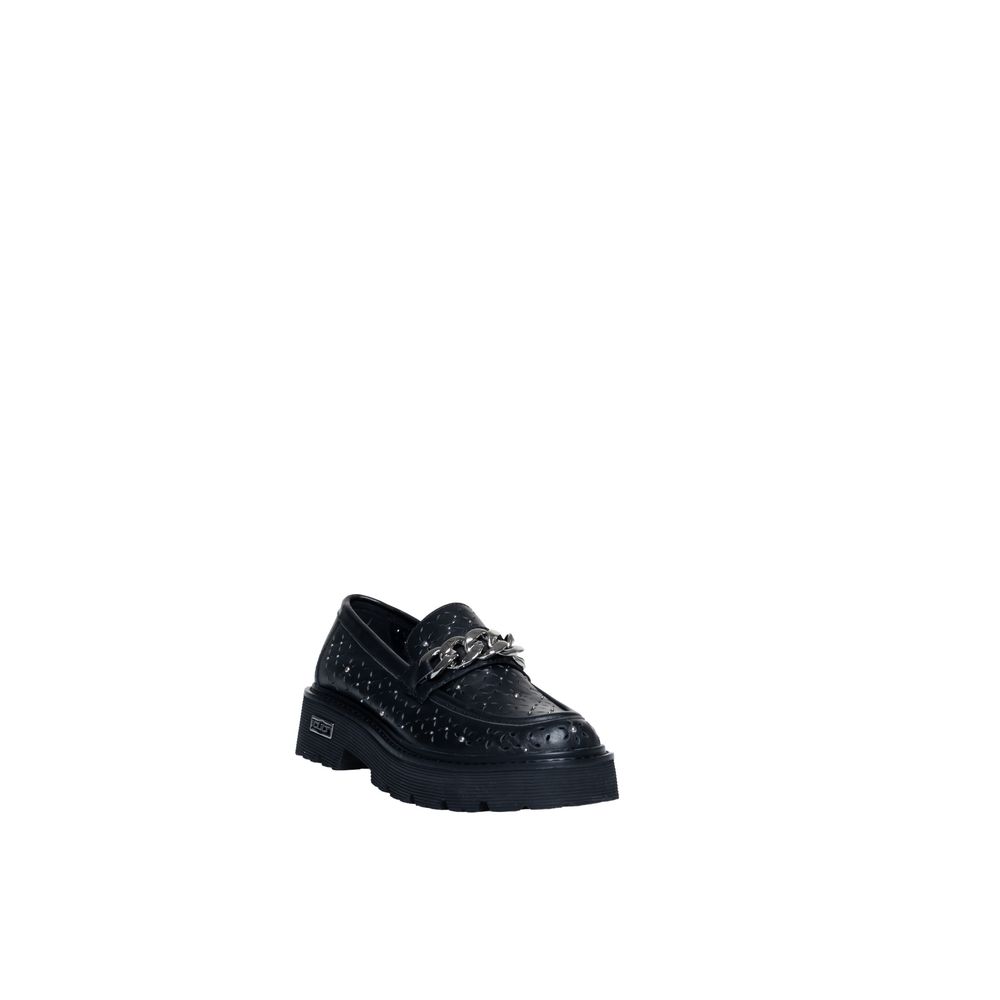 Cult Black Leather Flat Shoe EU40 | US10